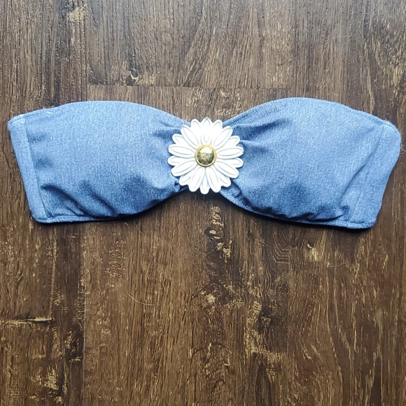 🌸☆VICTORIA'S SECRET SWIM TOP☆🌸 - Picture 1 of 5